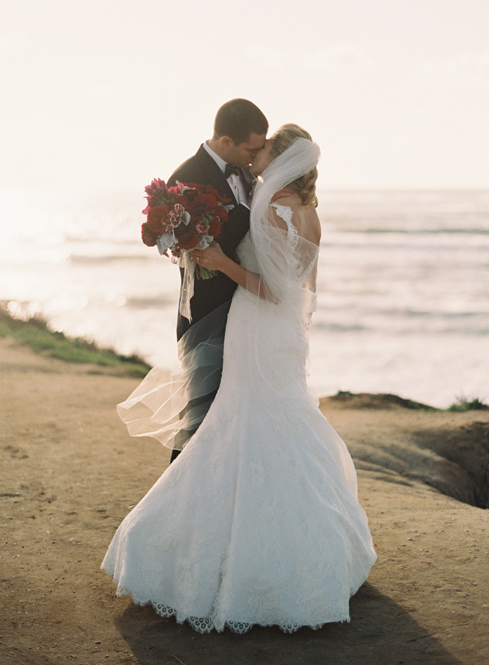 classic-red-and-gray-california-wedding