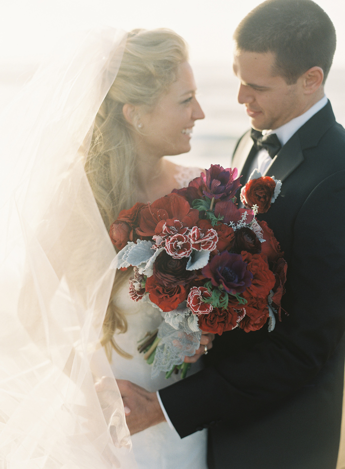 classic-red-and-gray-california-wedding