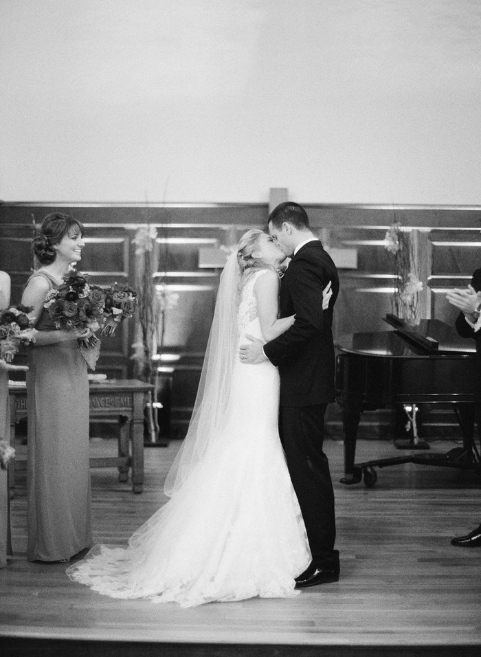 classic-red-and-gray-california-wedding