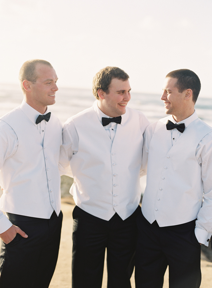 classic-red-and-gray-california-wedding