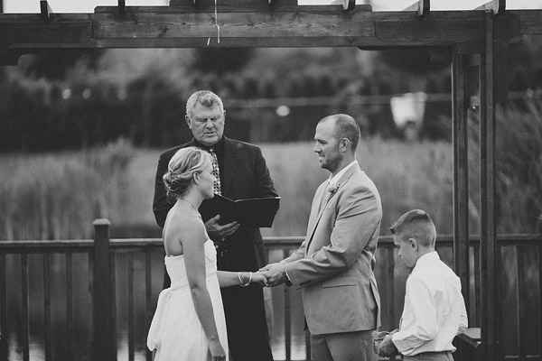 colorful-rustic-wedding-at-swans-trail