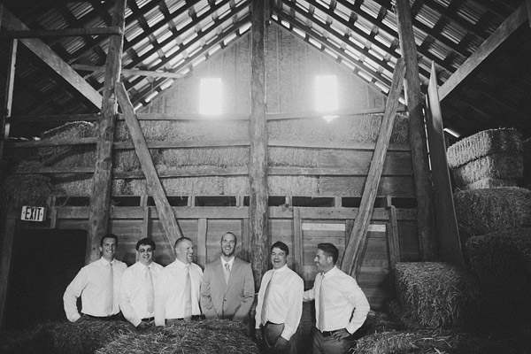 colorful-rustic-wedding-at-swans-trail