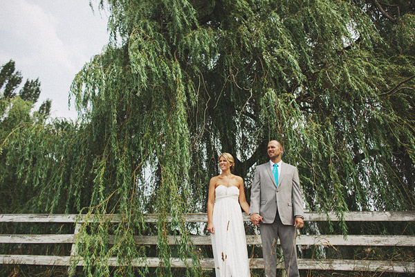 colorful-rustic-wedding-at-swans-trail