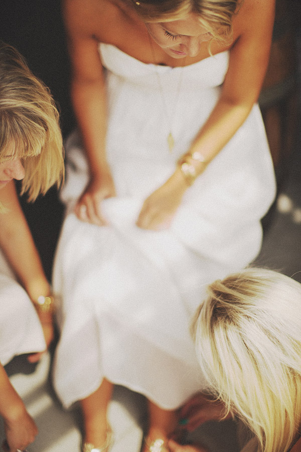 colorful-rustic-wedding-at-swans-trail