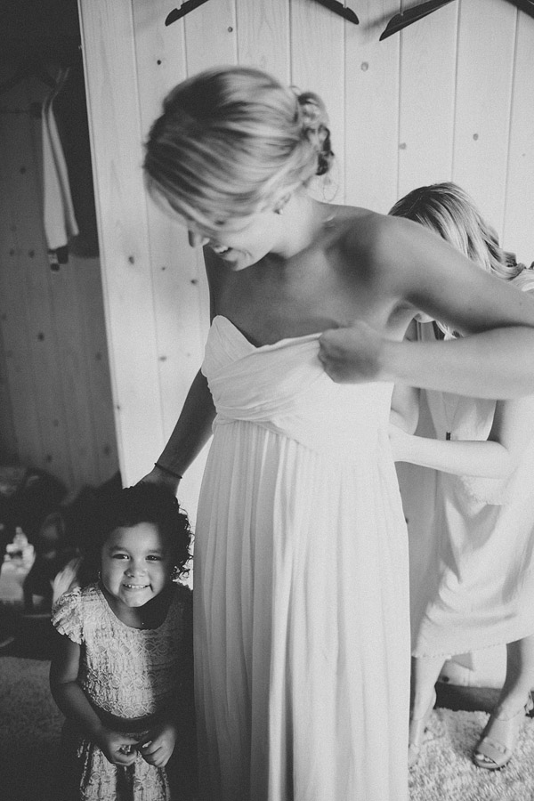 colorful-rustic-wedding-at-swans-trail