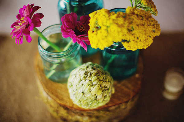 colorful-rustic-wedding-at-swans-trail