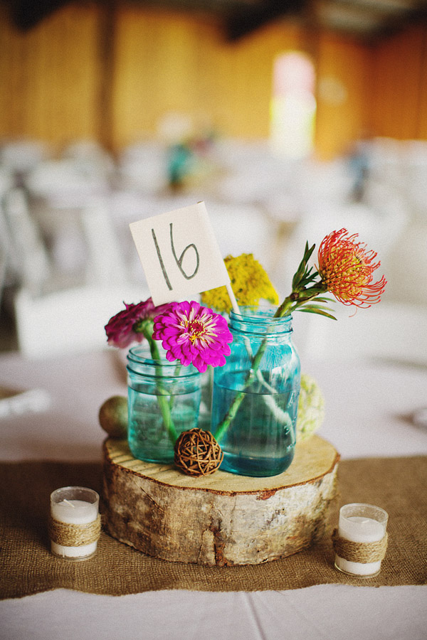 colorful-rustic-wedding-at-swans-trail