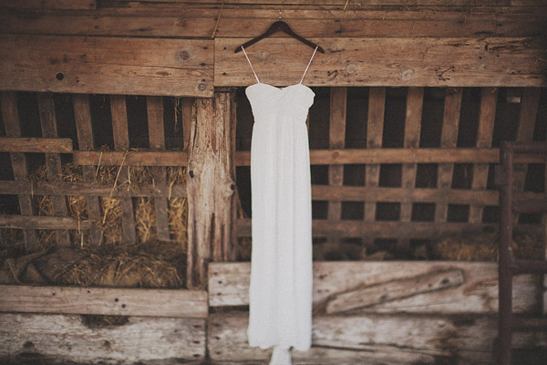 colorful-rustic-wedding-at-swans-trail