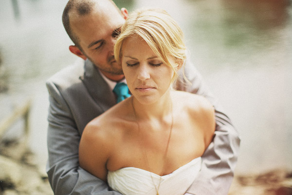 colorful-rustic-wedding-at-swans-trail