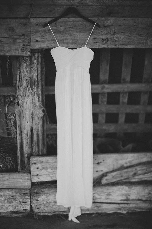 colorful-rustic-wedding-at-swans-trail