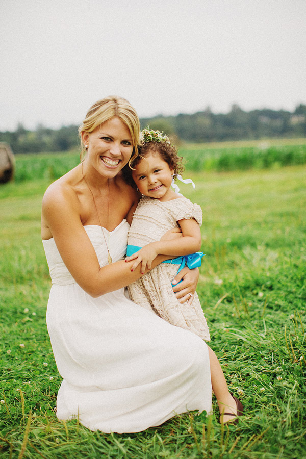 colorful-rustic-wedding-at-swans-trail