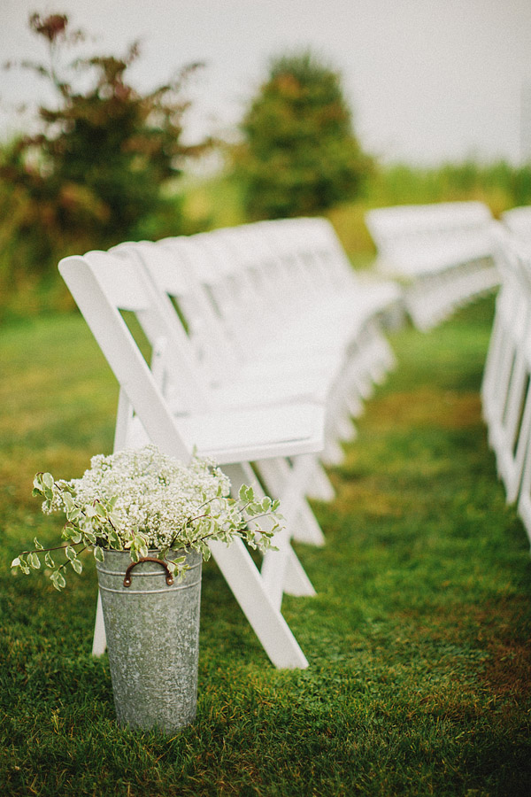 colorful-rustic-wedding-at-swans-trail