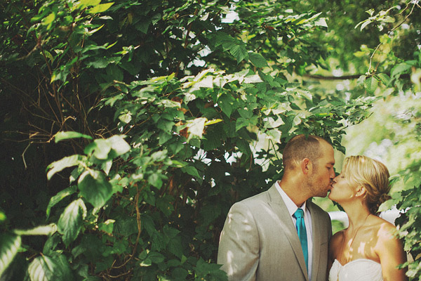 colorful-rustic-wedding-at-swans-trail