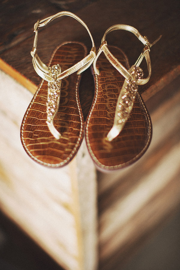 colorful-rustic-wedding-at-swans-trail