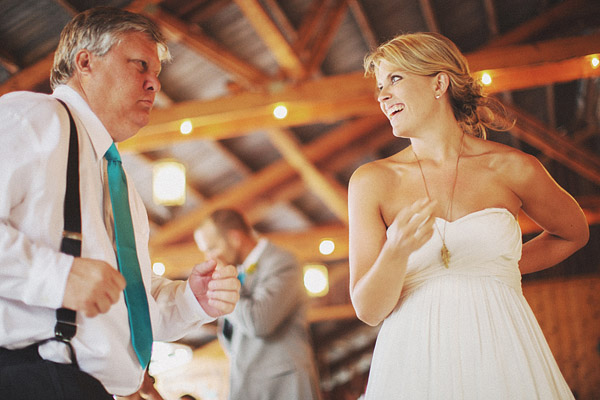 colorful-rustic-wedding-at-swans-trail