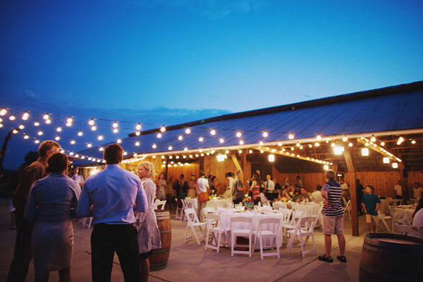 colorful-rustic-wedding-at-swans-trail