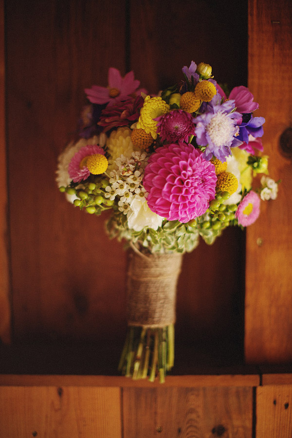 colorful-rustic-wedding-at-swans-trail