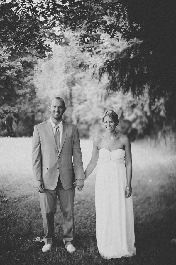 colorful-rustic-wedding-at-swans-trail