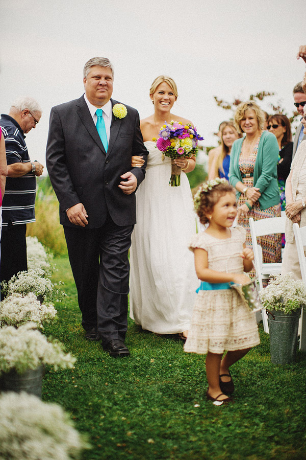 colorful-rustic-wedding-at-swans-trail
