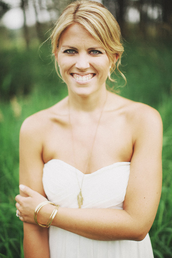 colorful-rustic-wedding-at-swans-trail
