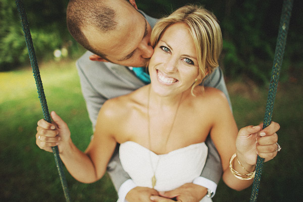 colorful-rustic-wedding-at-swans-trail