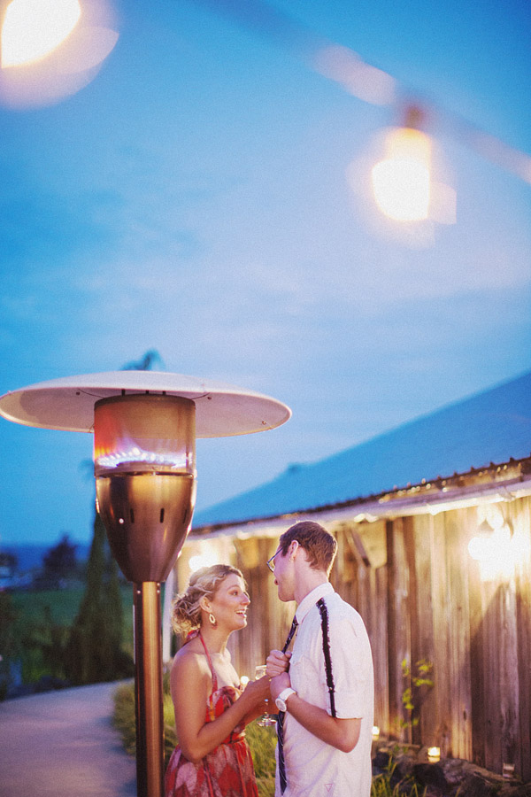 colorful-rustic-wedding-at-swans-trail
