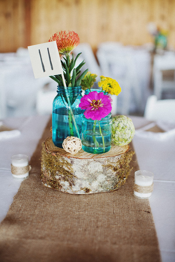 colorful-rustic-wedding-at-swans-trail