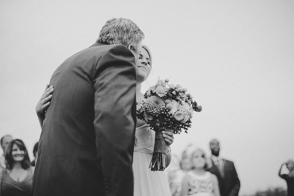 colorful-rustic-wedding-at-swans-trail