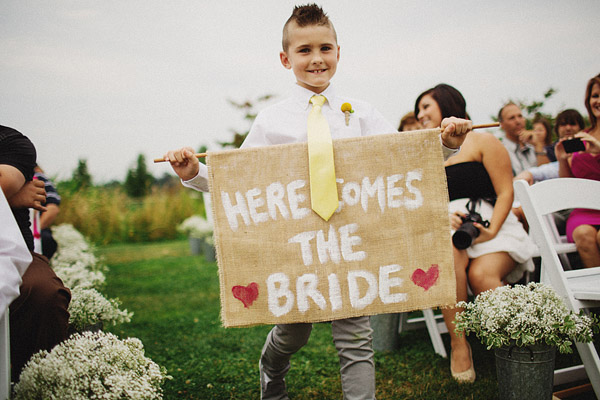 colorful-rustic-wedding-at-swans-trail