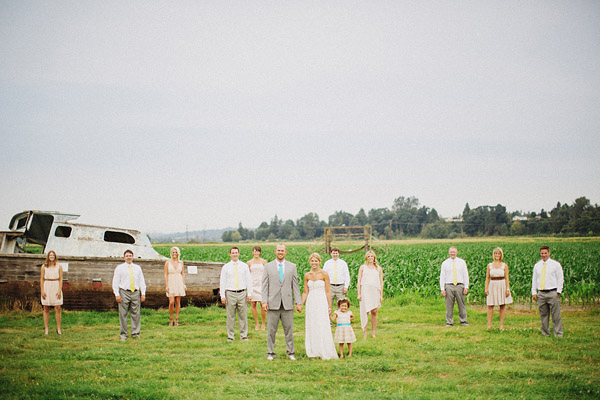 colorful-rustic-wedding-at-swans-trail