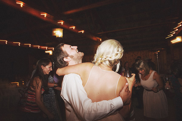 colorful-rustic-wedding-at-swans-trail