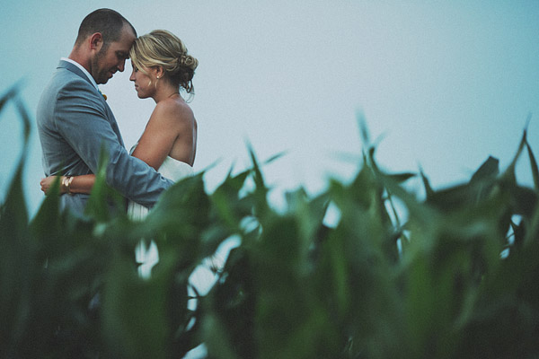 colorful-rustic-wedding-at-swans-trail