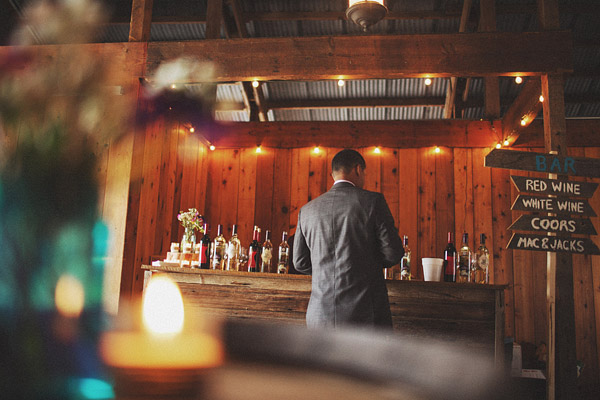 colorful-rustic-wedding-at-swans-trail