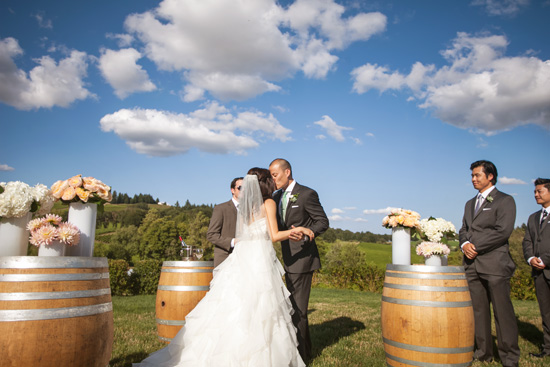 ROMANTIC OREGON WINERY WEDDING