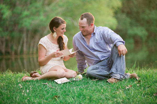 romantic-outdoorsy-engagement-session