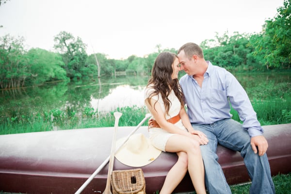romantic-outdoorsy-engagement-session