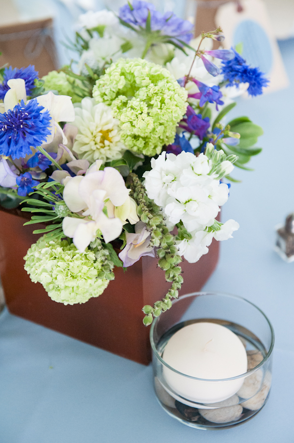 rustic-blue-and-white-wedding