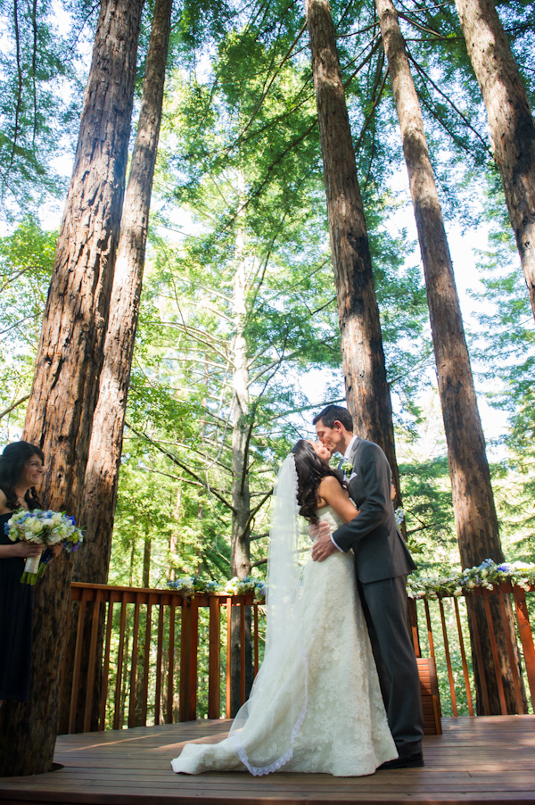 rustic-blue-and-white-wedding