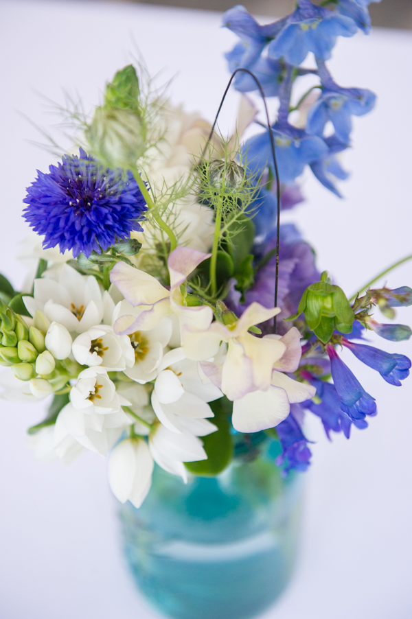 rustic-blue-and-white-wedding