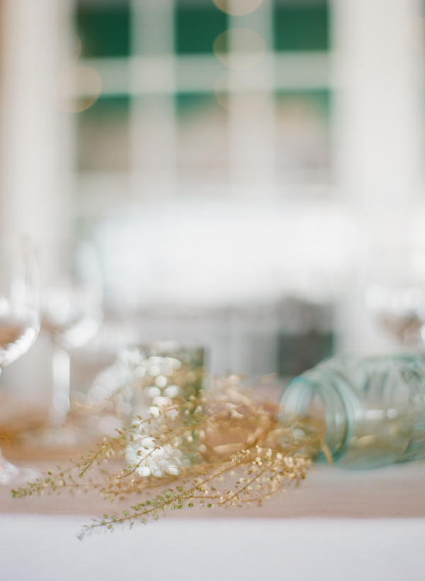 classy-beach-wedding-in-pink-and-gold