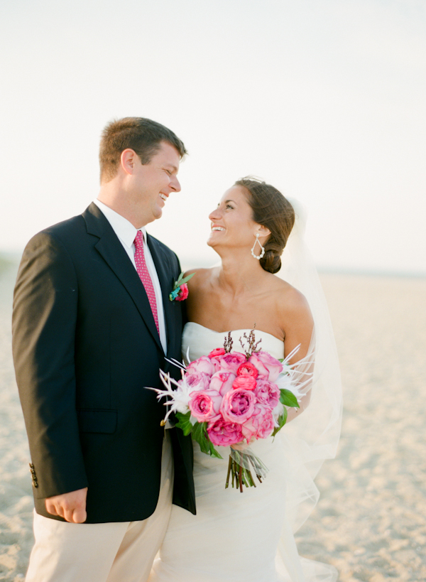 classy-beach-wedding-in-pink-and-gold