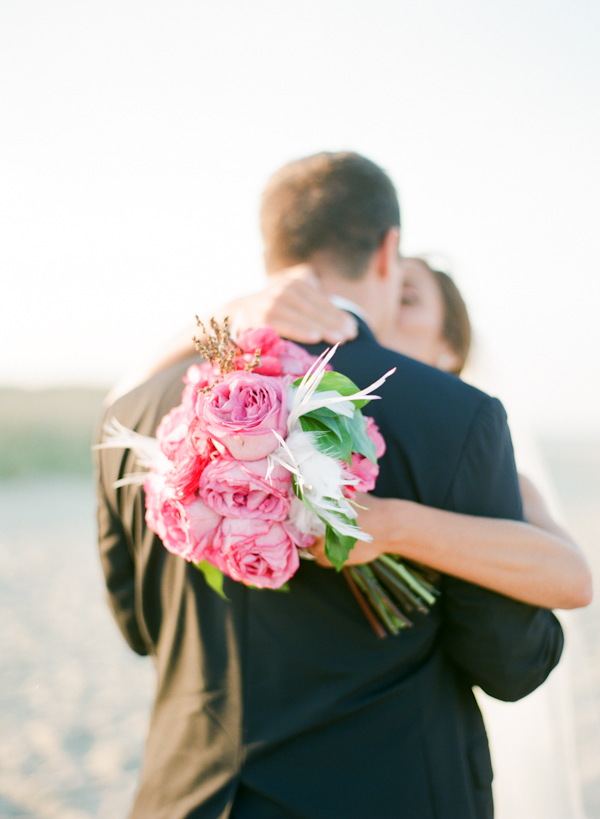 classy-beach-wedding-in-pink-and-gold