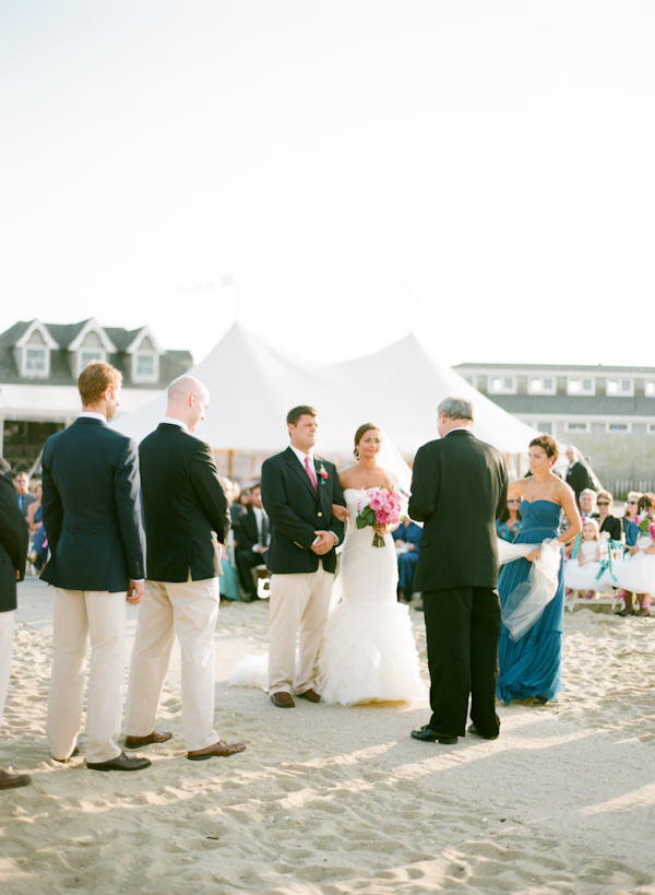 classy-beach-wedding-in-pink-and-gold