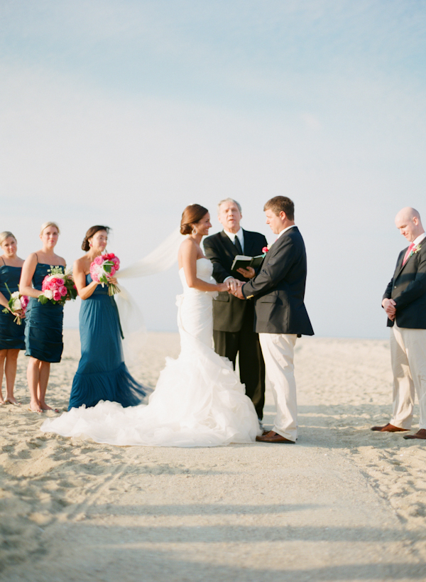 classy-beach-wedding-in-pink-and-gold
