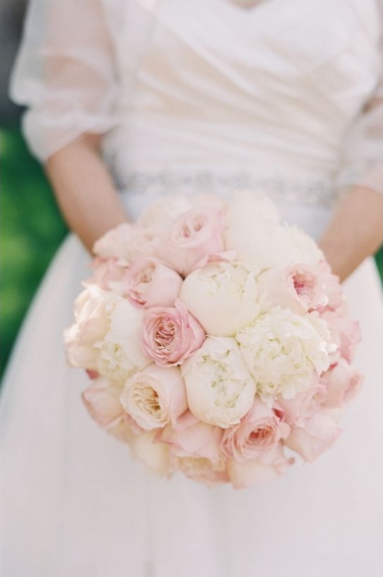 pink and white bouquet by Dolce Designs Studio