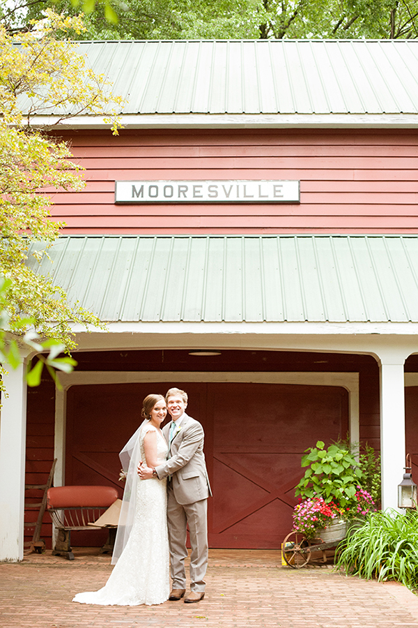 mint-and-yellow-dance-hall-wedding