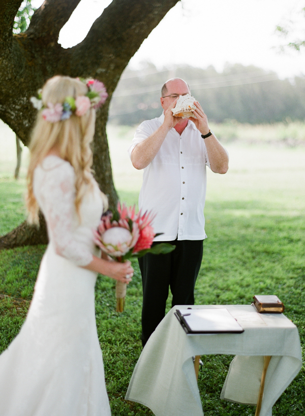 rustic-bohemian-elopement-in-hawaii
