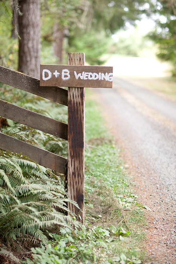 rustic-wedding-at-the-blue-rooster-inn