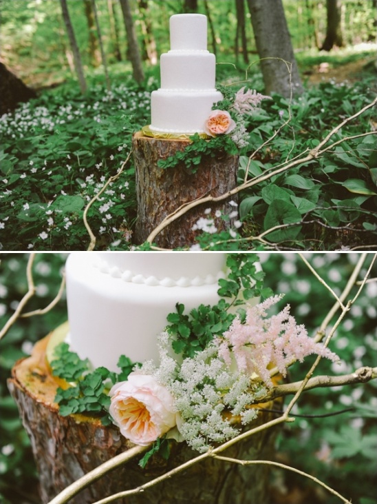 Rustic wedding cake on tree stump