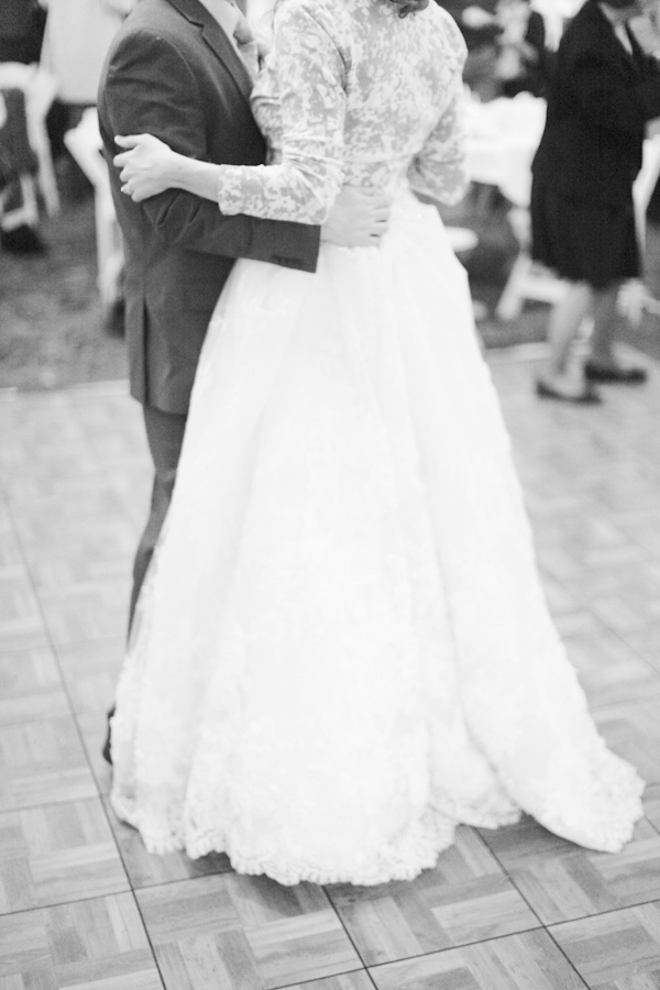 vintage-backyard-wedding